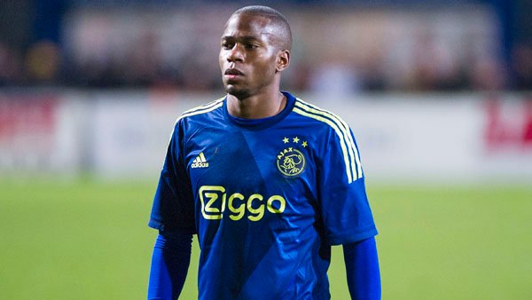 现出超乎年 现出超乎年