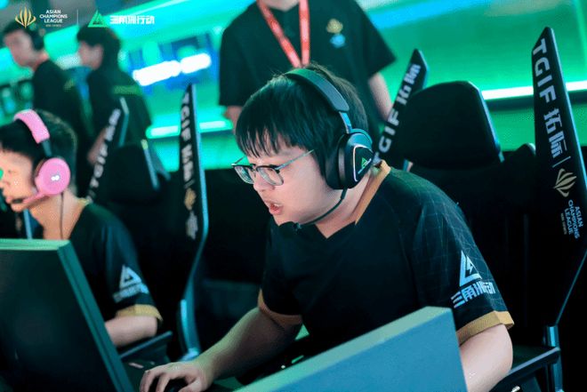 由于样本小 由于样本小